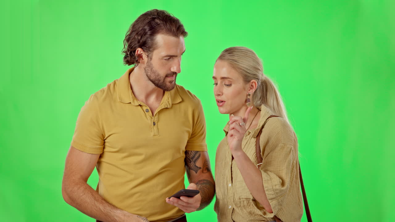 Ztracený pár s telefonem na greenscreenu pro GPS