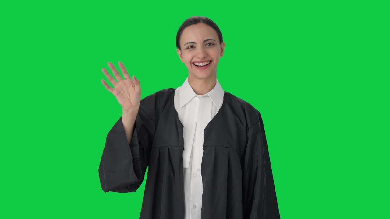 Avvocatessa indiana felice che saluta, schermo verde