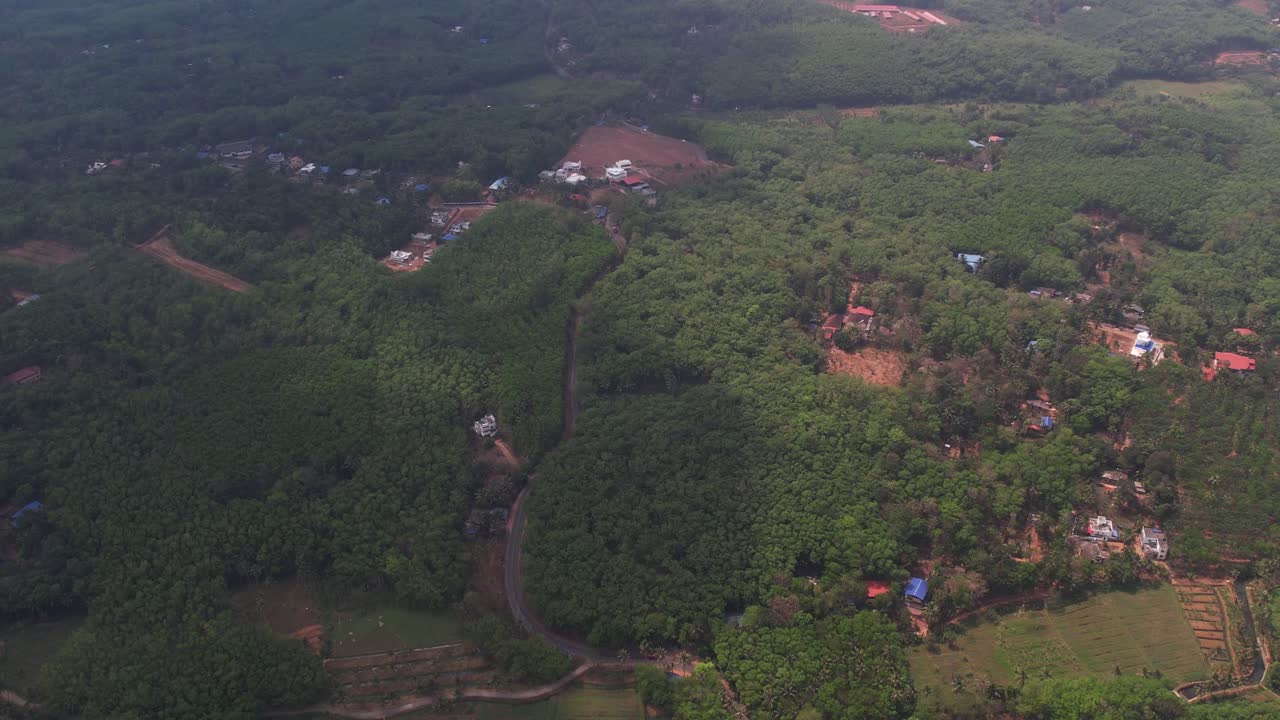 En skovvej i Kollam, Kerala