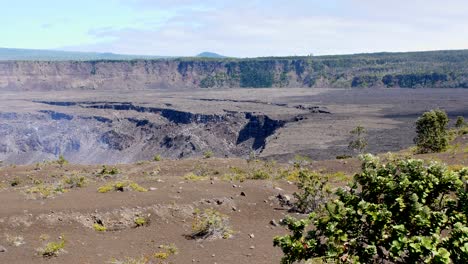 Der-Ausbruch-Des-Kilauea-Im-September-2023-Wurde-Am-11.-September-Vom-Ostkrater-Aus-Mit-Blick-Nach-Norden-Erfasst,-Wobei-Gas-Aus-Dem-Krater-Austrat
