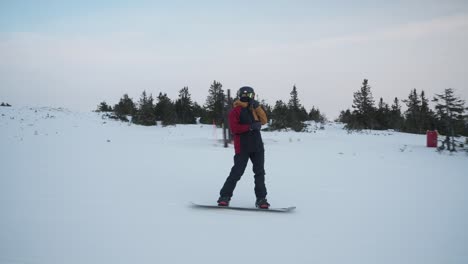 4K-tracking-of-man-on-snowboard-going-downhill-on-the-slope-at-fast-speed-having-a-good-time-in-ski-resort-in-Norway