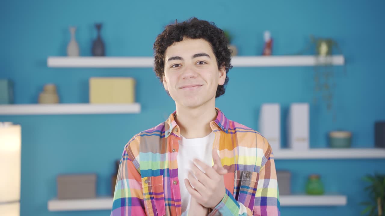 el chico que dice "wow" estará satisfecho.