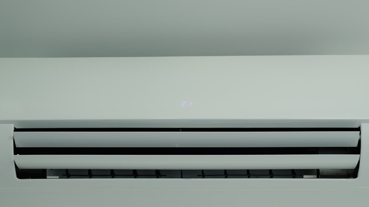 funcionamiento del aire acondicionado, las válvulas de flujo se mueven hacia arriba y hacia abajo, distribuyendo el flujo de aire