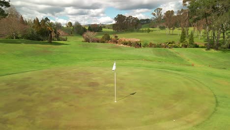 Sábado-Por-La-Mañana-Volando-Sobre-Un-Campo-De-Golf-En-Nueva-Zelanda