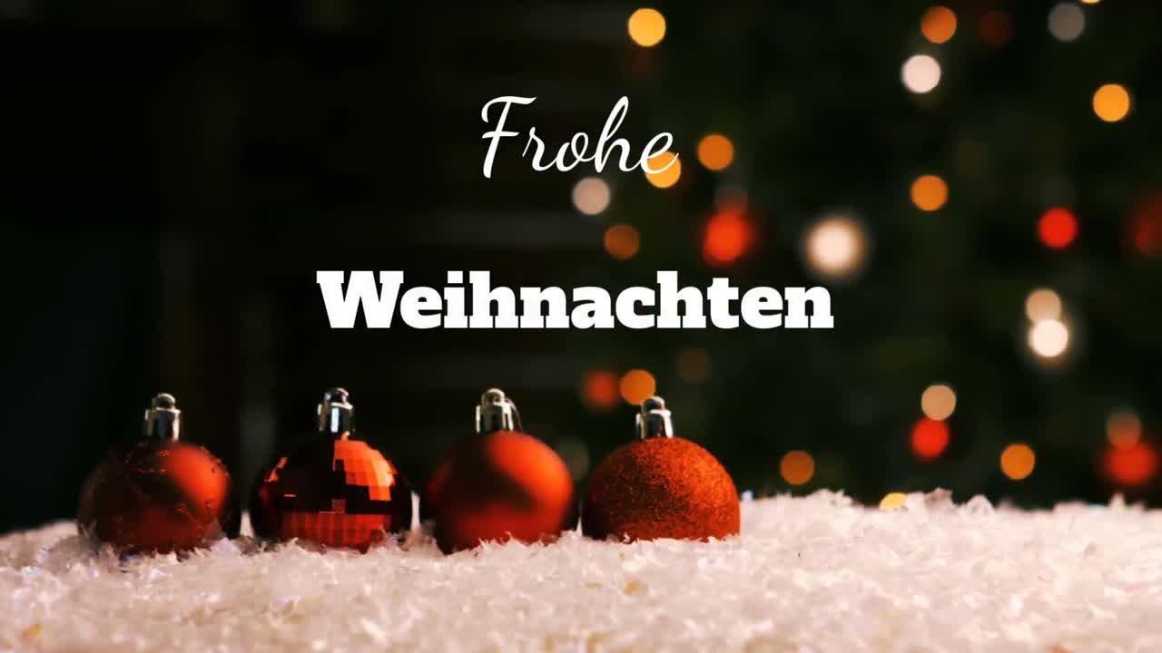 frohe weihnachten über dem weihnachtsbaum geschrieben