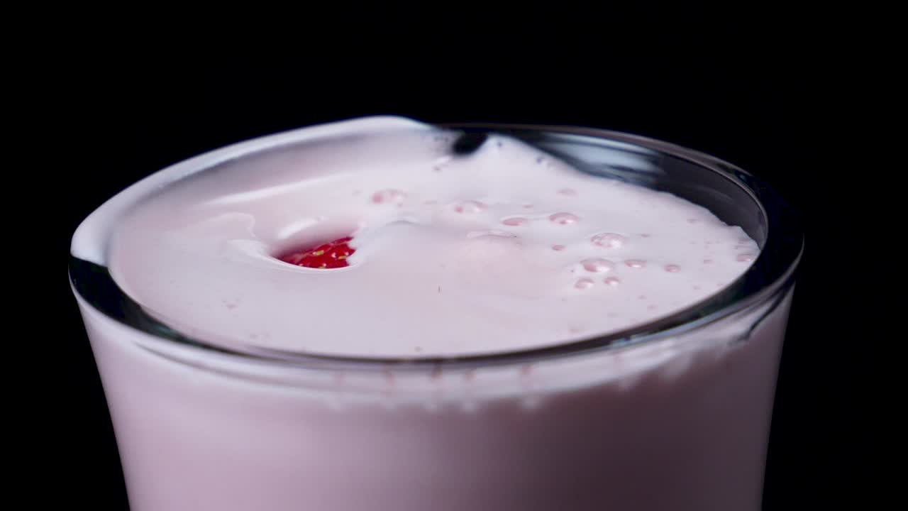 Smoothie al lampone in un bicchiere