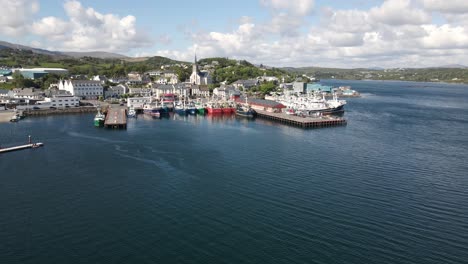 disparo de drones de la ciudad pesquera más grande de irlanda, killybegs en donegal