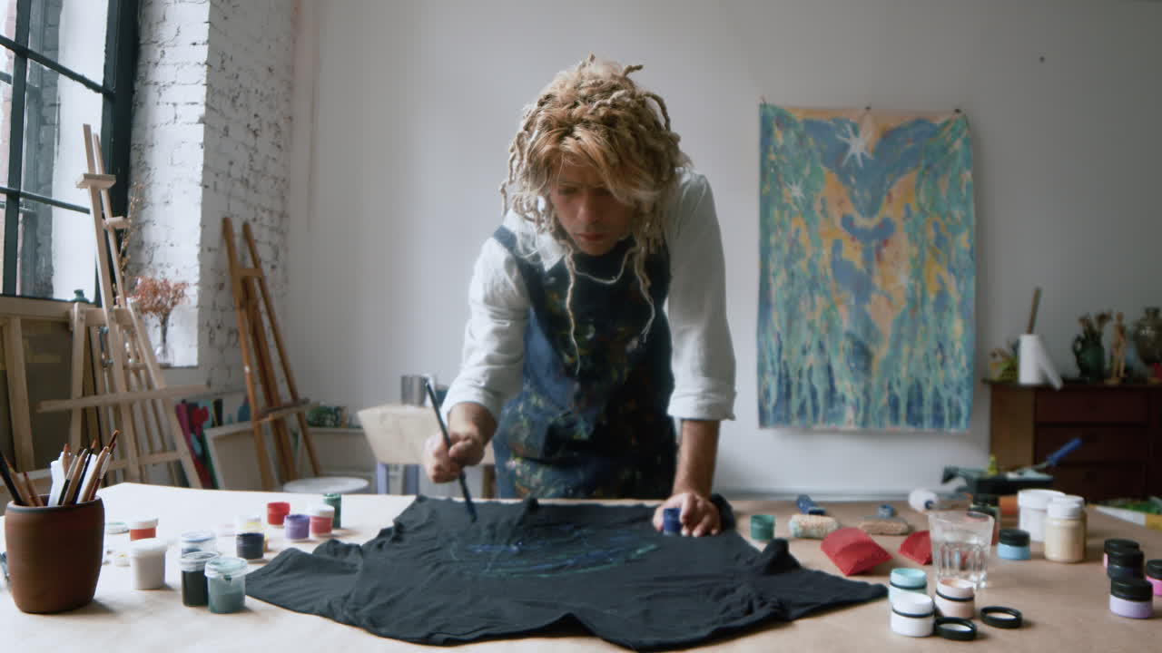 artista en un estudio de arte