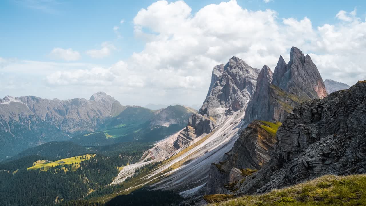 timelapse de la famosa montaña seceda, declarada patrimonio de la humanidad por la unesco, en val gardena, los dolomitas, tirol del sur, italia