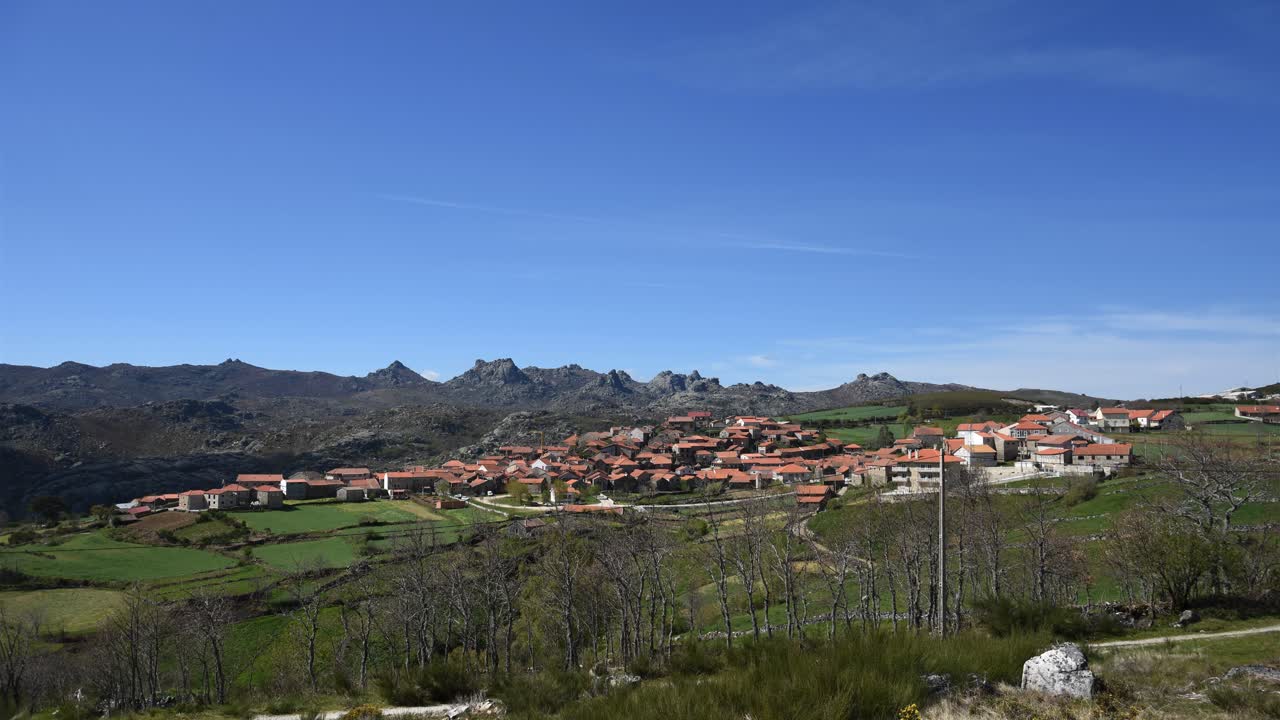 Timelapse di un villaggio di montagna remoto