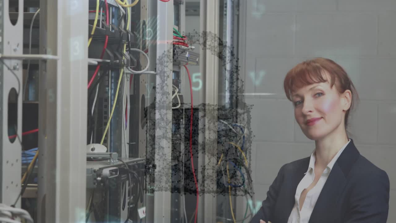 animación del procesamiento de datos sobre las trabajadoras caucásicas de la sala de servidores