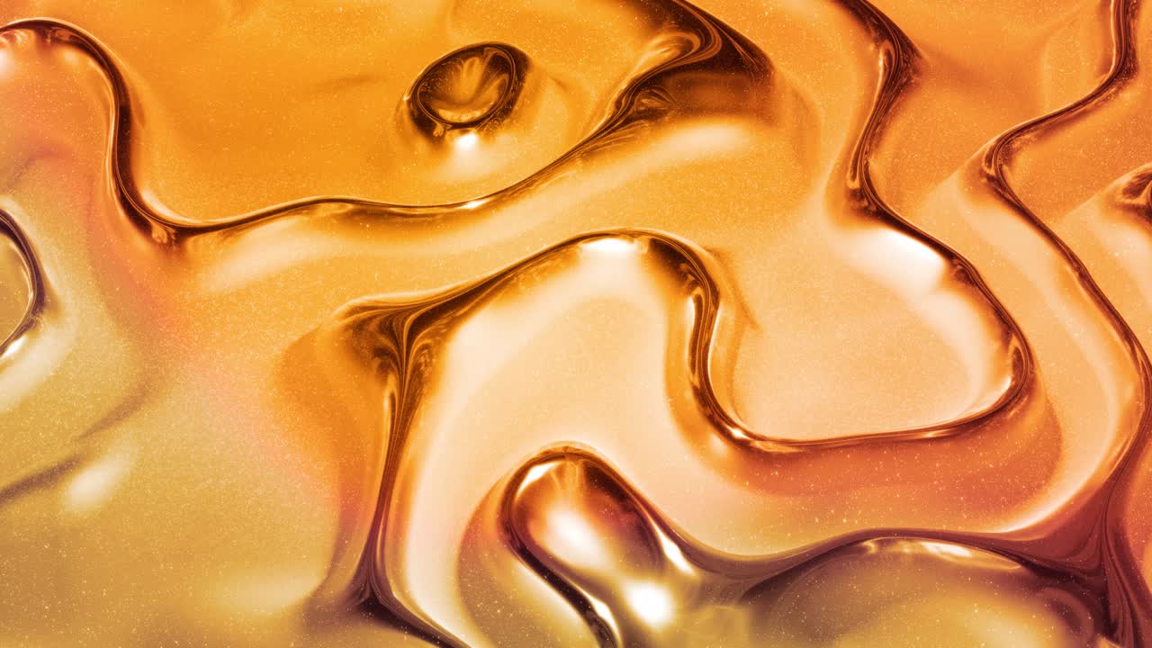 Sfondo astratto in loop con motivo a onde di liquido dorato scintillante su superficie lucida e brillante. Fluido giallo viscoso simile a una superficie di lamina d'oro o vetro brillante. Bellissimo sfondo creativo e festivo.