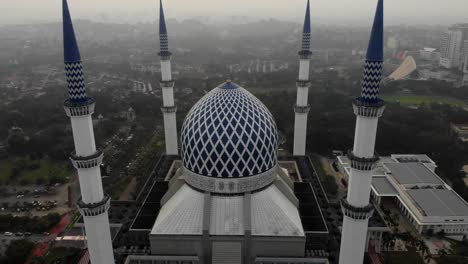 vista aérea de la mezquita del sultán salahuddin abdul aziz o localmente conocida como la mezquita shah alam