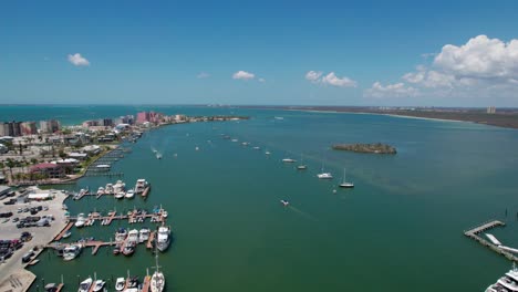 Aerial-view-of-boats-sitting-in-the-harbor-at-Fort-Myers,-Beach