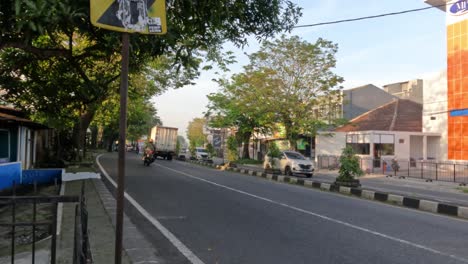 situation on the main street to yogyakarta city in the morning on the 2nd day of eid in 2022.