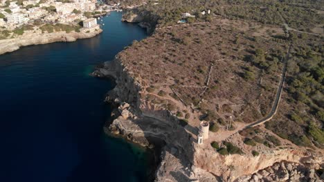 Spanien-Mallorca-Cala-Figuera-Ansicht-Von-Oben-Mit-Einer-Drohne-Bei-4k-24-Fps-Mit-Nd-filtern-Und-Zu-Verschiedenen-Tageszeiten-Mit-Dji-Mavic-Air