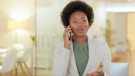 Young-business-woman-talking-on-a-phone-call
