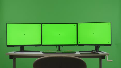 triple monitor green screen setup