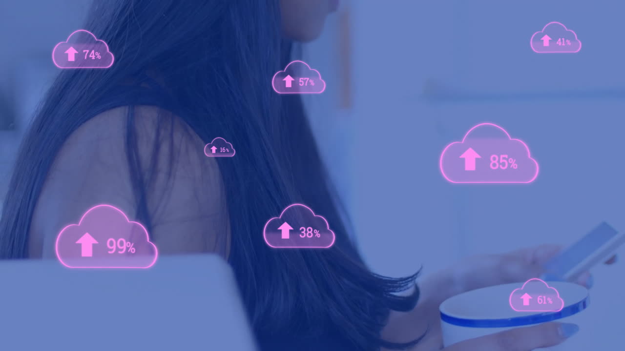 animación de símbolos de nube rosa cargando datos sobre una mujer biracial usando un teléfono inteligente