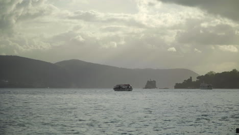 Timelapse-Del-Transbordador-Que-Cruza-Aguas-Abiertas