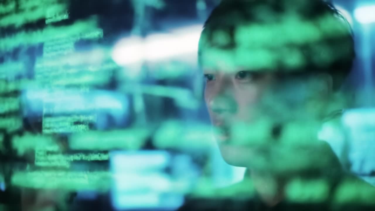 Un Operador Concentrado Navega Interfaces Digitales Complejas en un Entorno de Alta Tecnología, Interactuando con Visualizaciones de Datos Avanzadas y Pantallas Interactivas