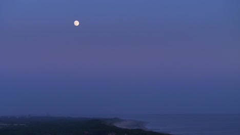 Cielo-Nocturno-Sobre-Vlissingen-Y-Zoutelande:-Escena-De-Playa-Iluminada-Por-La-Luna