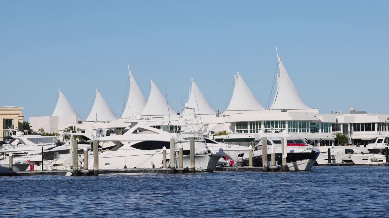 골드 코스트 마리나에 정박한 요트