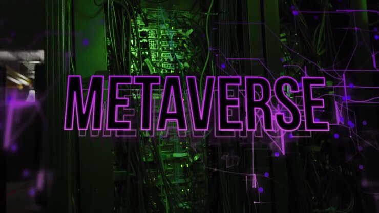 Анимация текста «Метавселенная» и сети соединений над серверной комнатой