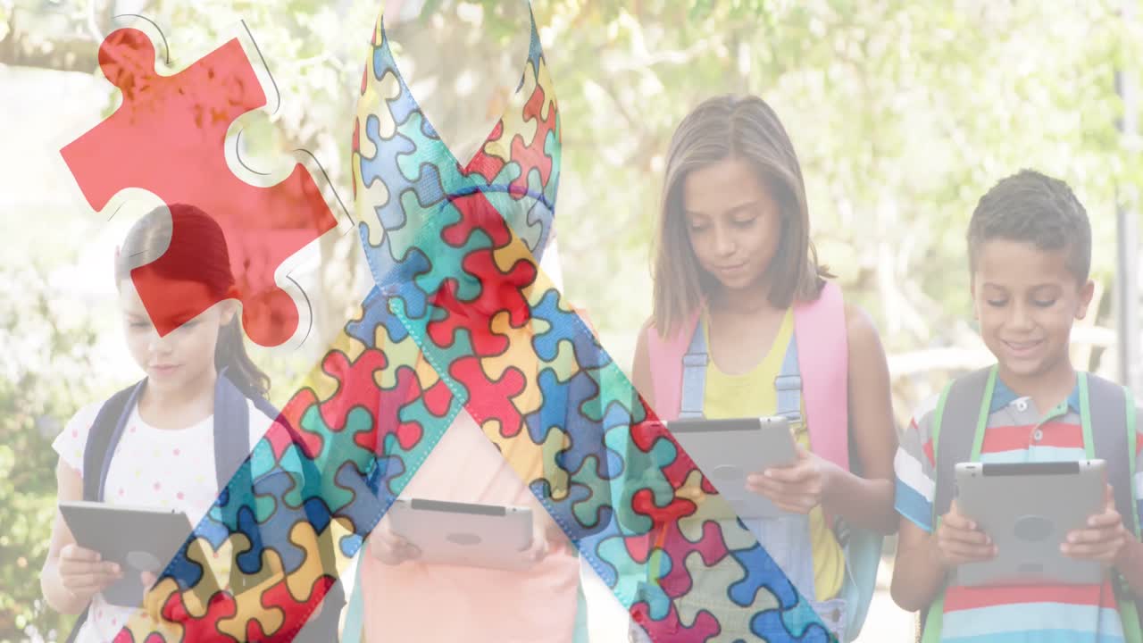 animación de piezas de rompecabezas coloridas sobre los amigos de los niños que usan dispositivos electrónicos