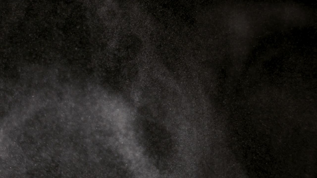 검은 바탕에 분리 된 파우더