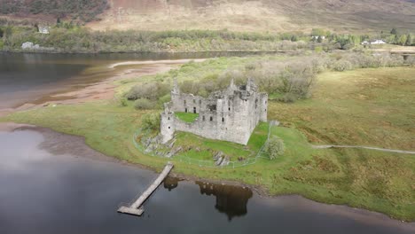 Vista-Panorámica-De-Las-Impresionantes-Ruinas-Del-Castillo-De-Kilchurn