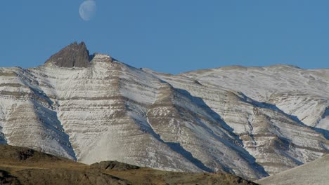 Ein-Vollmond-Geht-über-Den-Anden-In-Patagonien-Auf-2