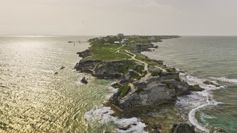 Isla-Mujeres-México-Antena-V19-Cinematográfica-Drone-De-Bajo-Nivel-Sobrevuela-El-Extremo-Sur-De-La-Isla-Capturando-Atracción-Turística-Popular-Parque-Ecológico-Punta-Sur---Filmada-Con-Cine-Mavic-3---Julio-De-2022