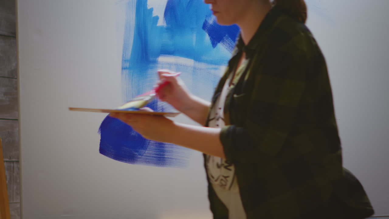 영감을 받은 여성 화가