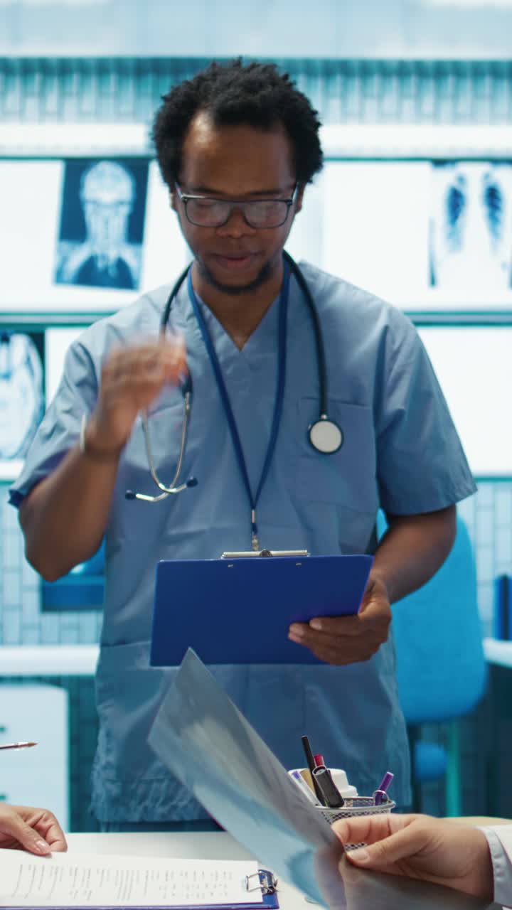 Vertical Video Licensed nurse specialist meeting with team for a research session