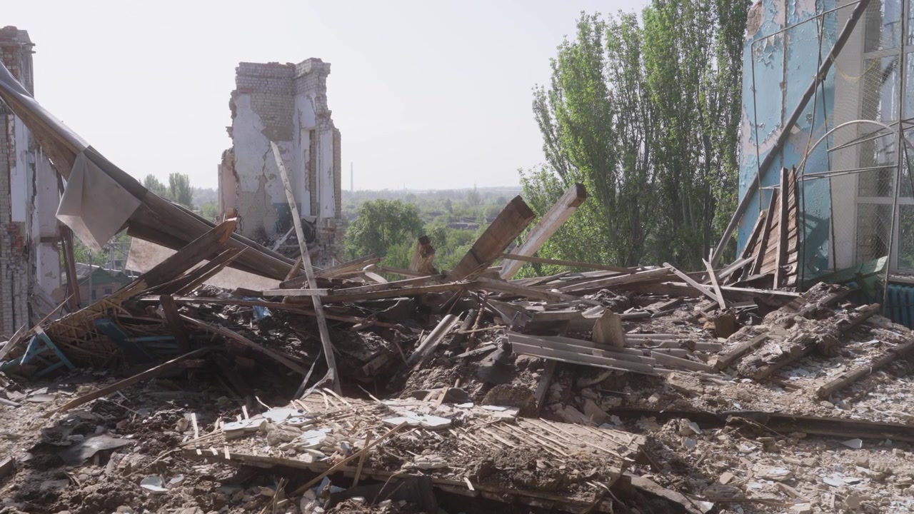 Guerra in Ucraina. Scuola a Kostyantynivka dopo l'attacco russo.
