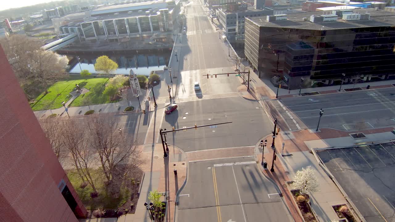 4K Lansing Michigan Down Michigan Ave and River