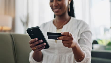 Manos,-Mujer-Y-Tarjeta-De-Crédito-Con-Smartphone