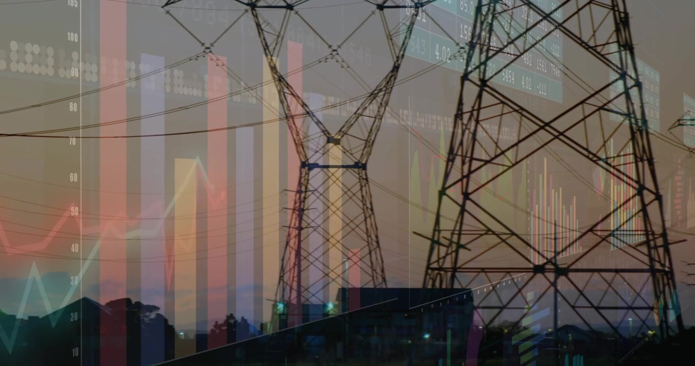 Torres e postes de energia movendo-se para a direita enquanto uma sobreposição de dados é exibida, mostrando o fluxo de energia sobre o céu crepuscular.