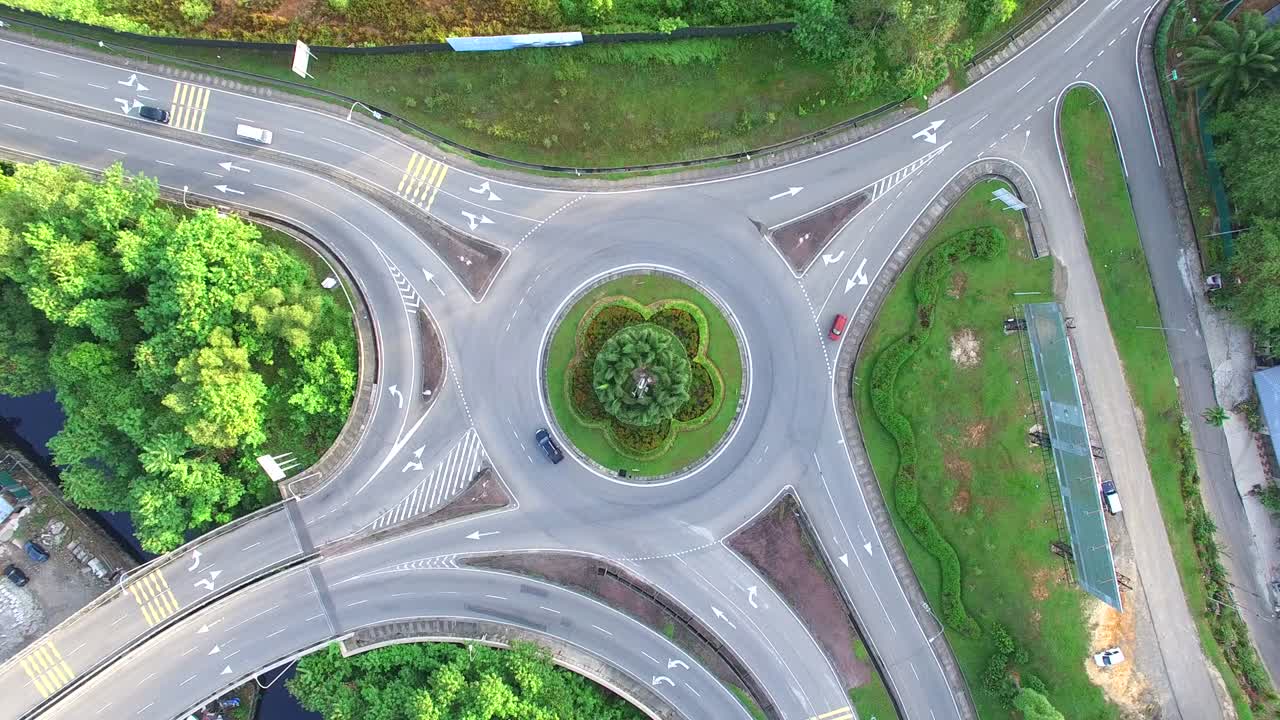 imágenes aéreas de la rotonda en la ciudad de kota kinabalu