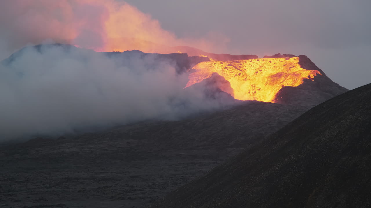 Erupting Icelandic volcano 2021 Reykjanes Peninsula