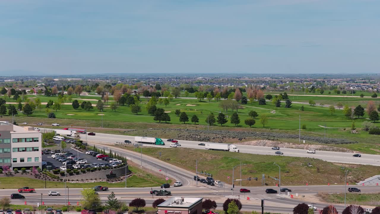 Golf a Nampa, Idaho, con le montagne sullo sfondo