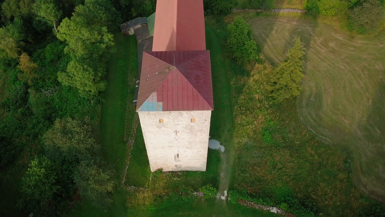 에스토니아, saaremaa에 있는 고대 기독교 교회의 공중