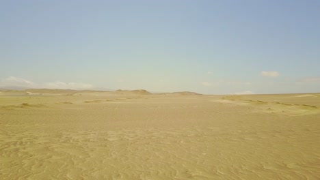 Drone-Aéreo-Sobre-Dunas-De-Arena-En-Perú