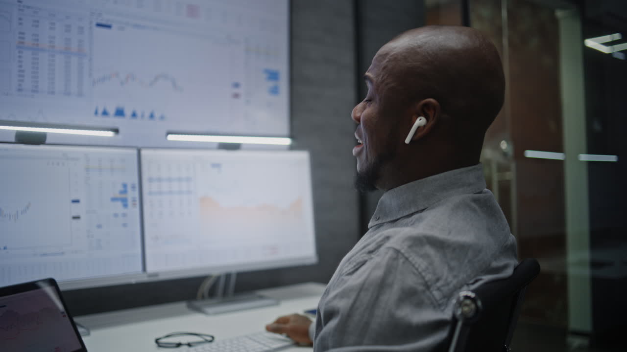 Financial Analyst Suffering from Financial Crisis, Yelling During Call, Analyzing Exchange Market Charts in Office. African American Businessman Furious About Stock Market Collapse. Vertical Shot.