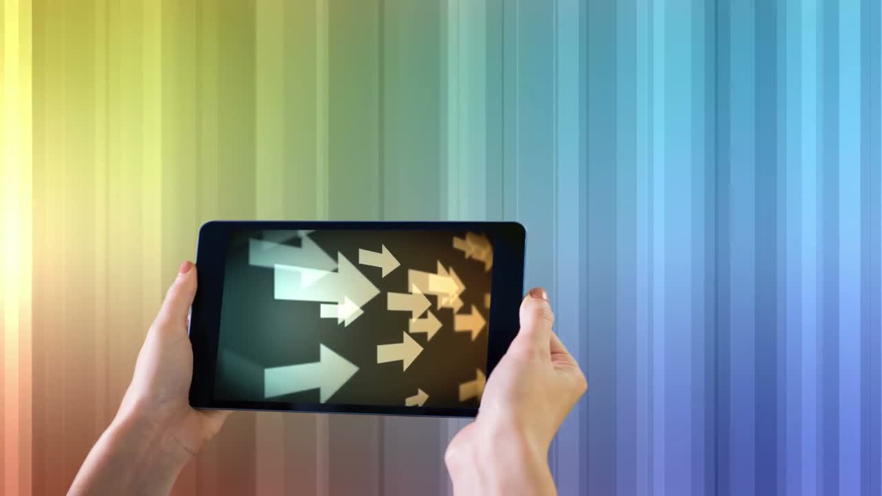 digital generado por una mujer con una tableta digital 4k