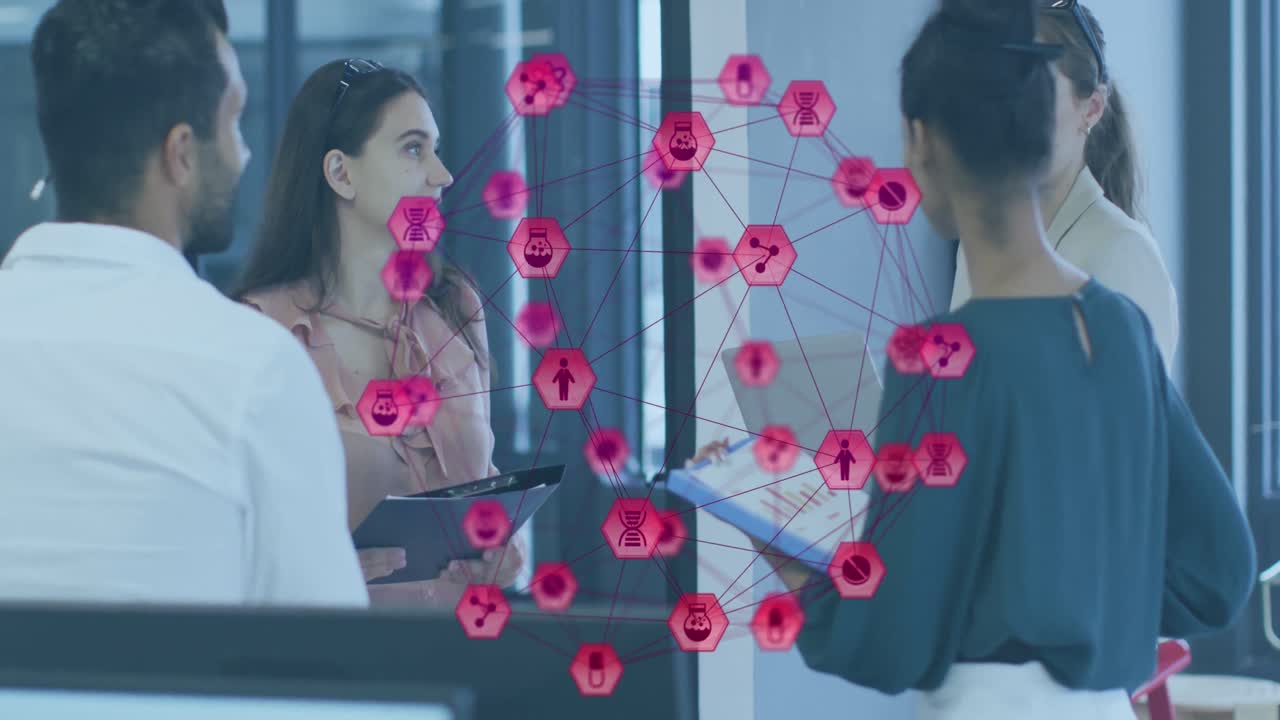 사무실에서 함께 논의하는 다양한 동료들의 그룹 위에 디지털 아이콘의 전 지구의 애니메이션