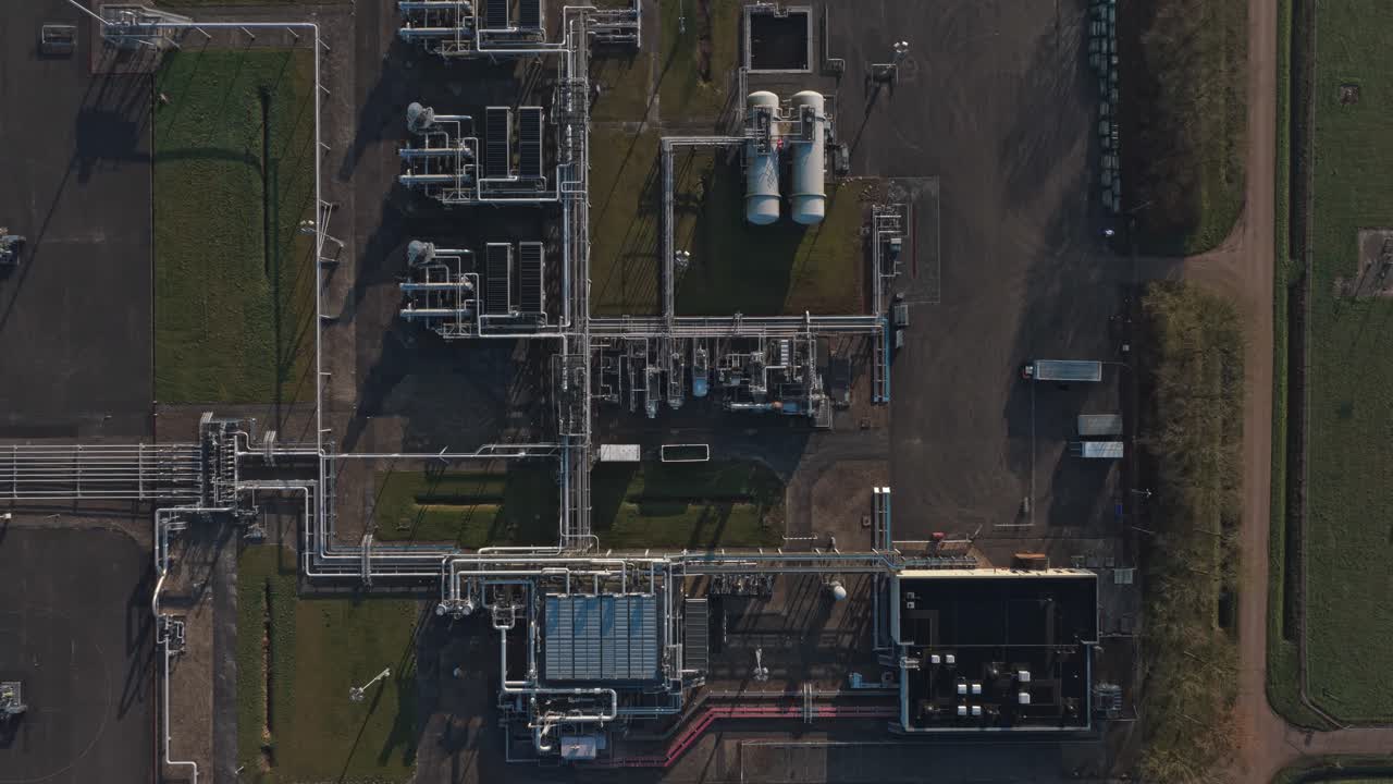 Pemandangan udara dari atas pabrik industri ladang gas Groningen