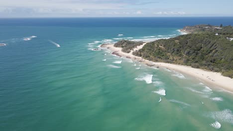 Cylinder-Beach-Headland-Foreshore-With-Coastal-Structures-In-Point-Lookout,-North-Stradbroke,-Queensland,-Australia