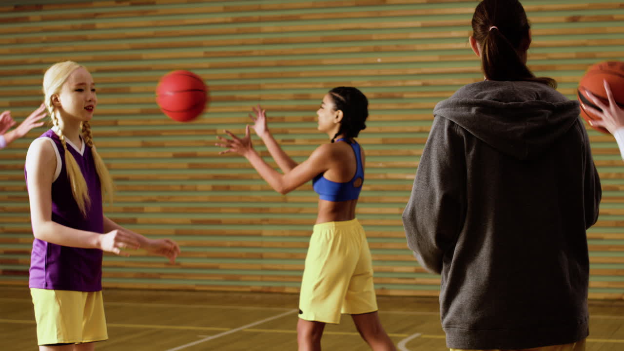 adolescentes en una sesión de entrenamiento.